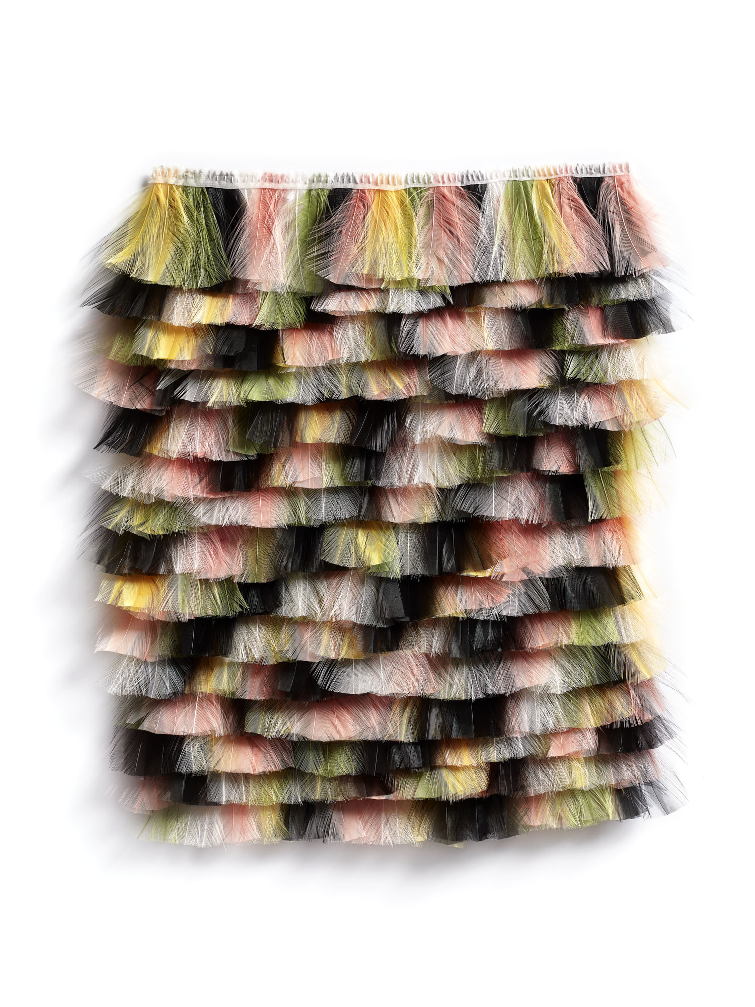 Echantillon plumasserie, Lady Macbeth. Couleur : noir, blanc, rose, jaune Catégorie : Fluffy