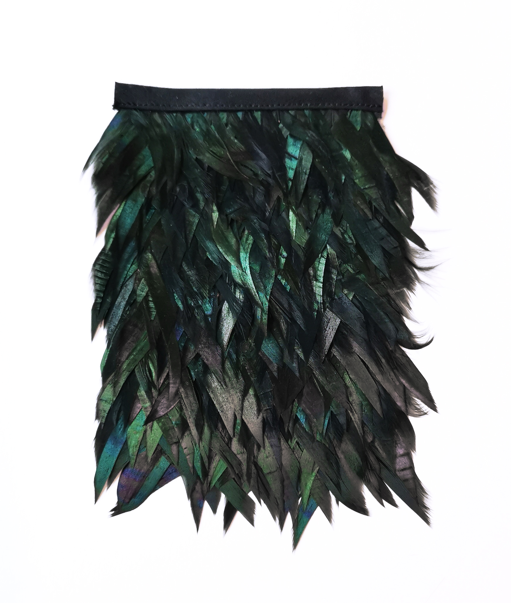 Echantillon plumasserie, Emerald fire. Couleur : noir, vert, métal. Catégorie : Metallics