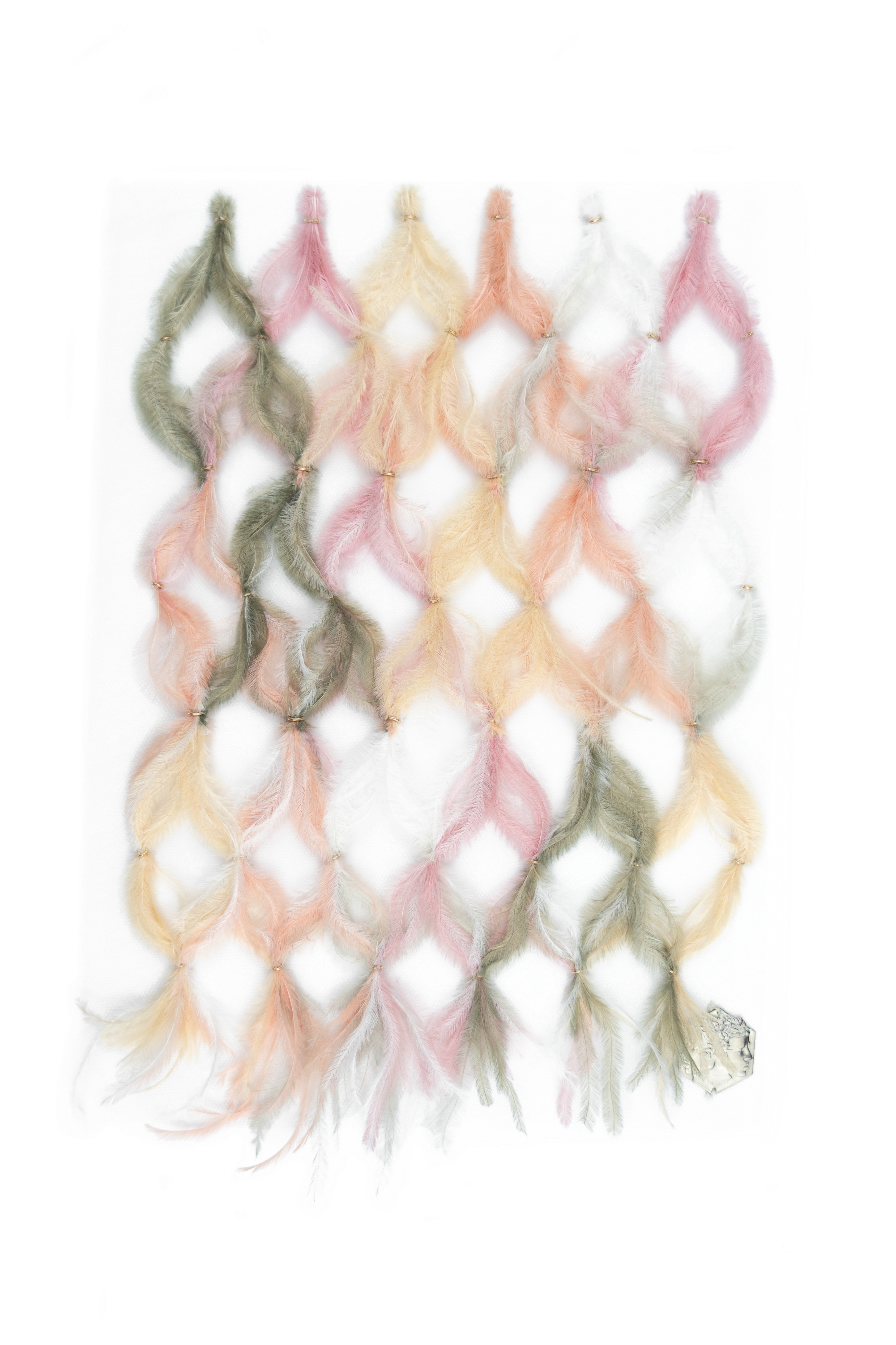 Echantillon plumasserie, calista. Couleur : Vert, Rose, Blanc Catégorie : Embroidery